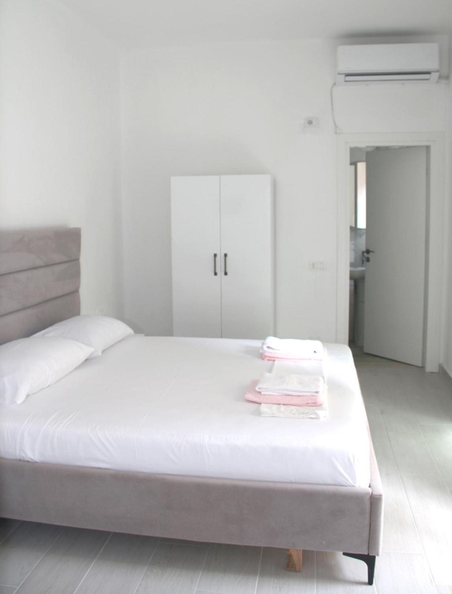 Vila Jovani Sarandë Esterno foto